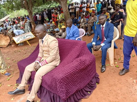 Sa majesté Zabeke. Chef de village Gouekong