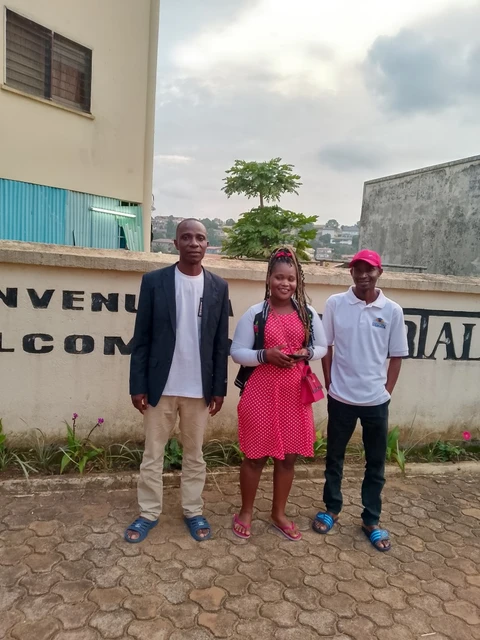 Paratext 3 à Cabtal Yaoundé