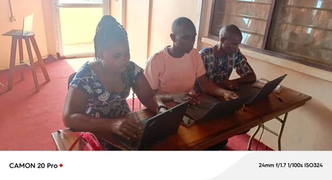 Paratext 3 à Cabtal Yaoundé