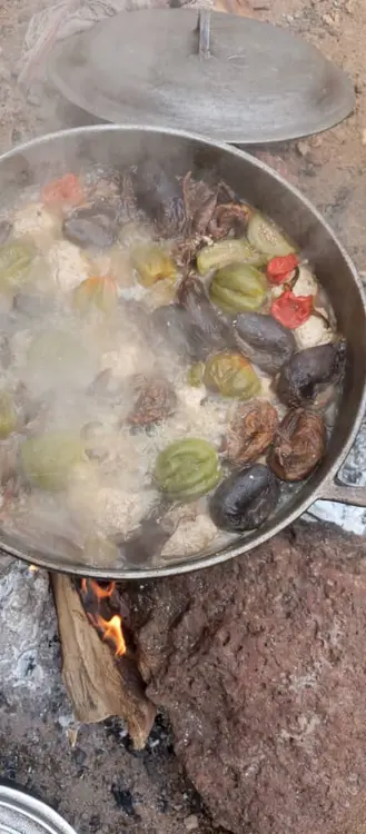 Cuisson du pistache, poisson fumée, aubergine pour le mbol